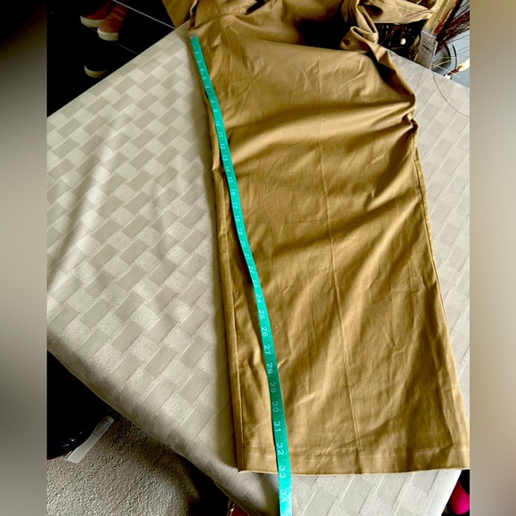 Good American Good 90’s Pleated High Rise Wide Leg Pant in Khaki - Picture 14 of 15